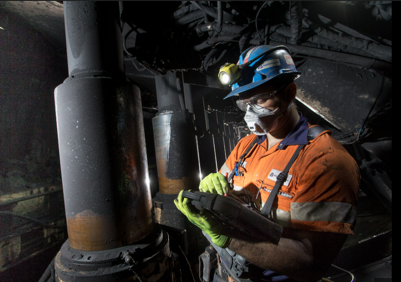 Platform overview with equipment-linked workflows